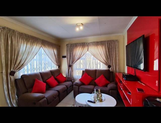 3 BEDROOM HOUSE FOR SALE IN VANDERBIJLPARK CE 4